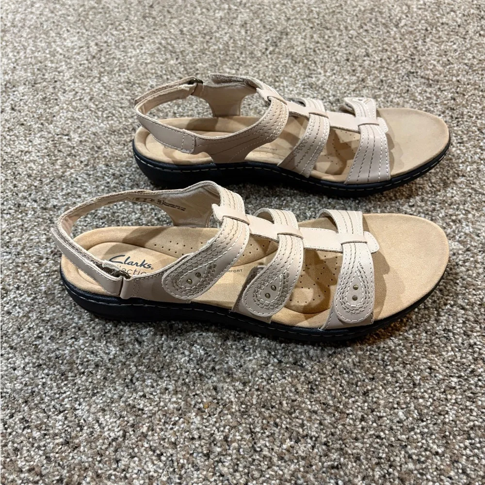 Clarks women’s Cream Strap Sandals - Picture 4 of 8